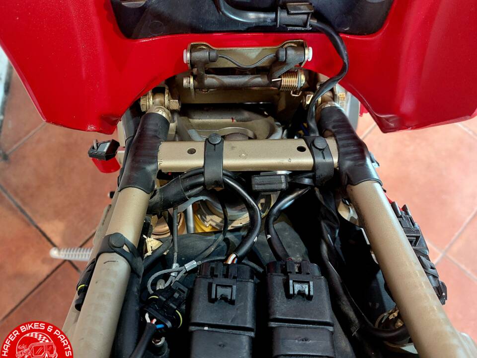 Image 49/57 of Ducati 916 (1997)