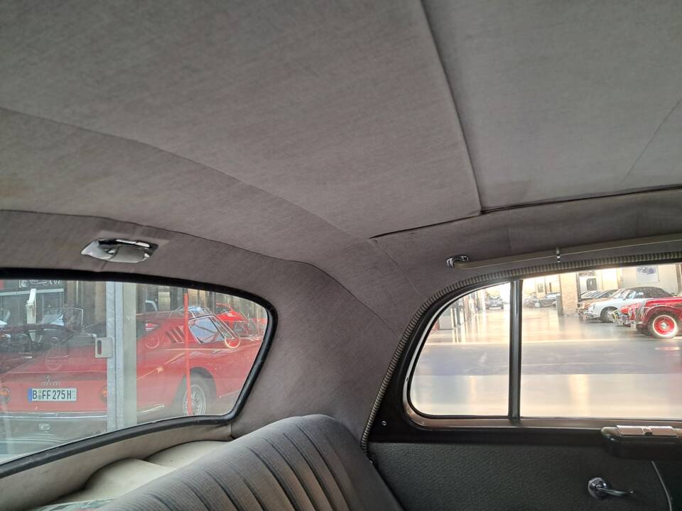 Imagen 12/18 de Mercedes-Benz 220 S (1958)