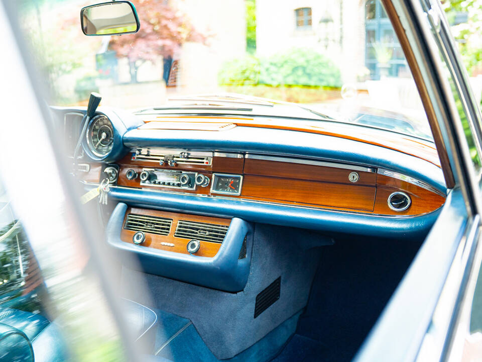Image 33/48 of Mercedes-Benz 280 SE (1969)