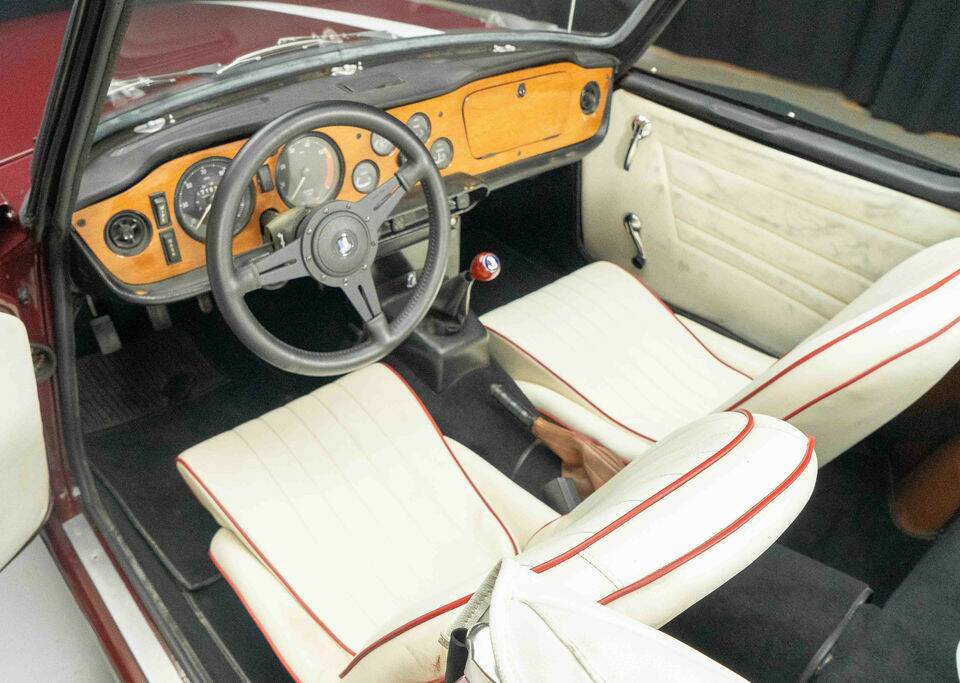 Image 2/8 de Triumph TR 6 (1971)