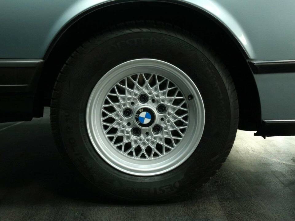 Bild 48/49 von BMW 633 CSi A (1980)