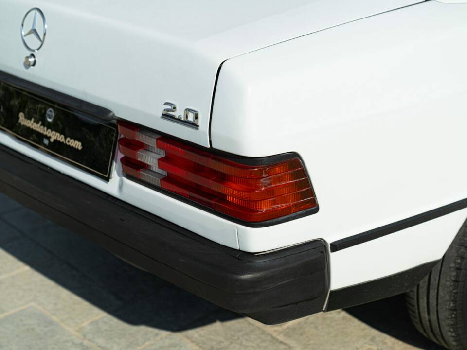 Afbeelding 18/44 van Mercedes-Benz 190 E (1987)