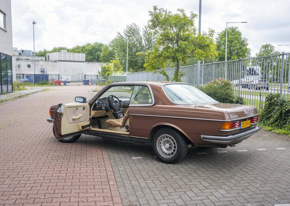 Image 6/8 of Mercedes-Benz 280 C (1979)