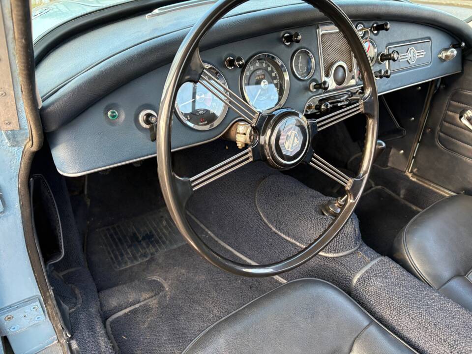 Image 10/22 of MG MGA 1500 (1958)