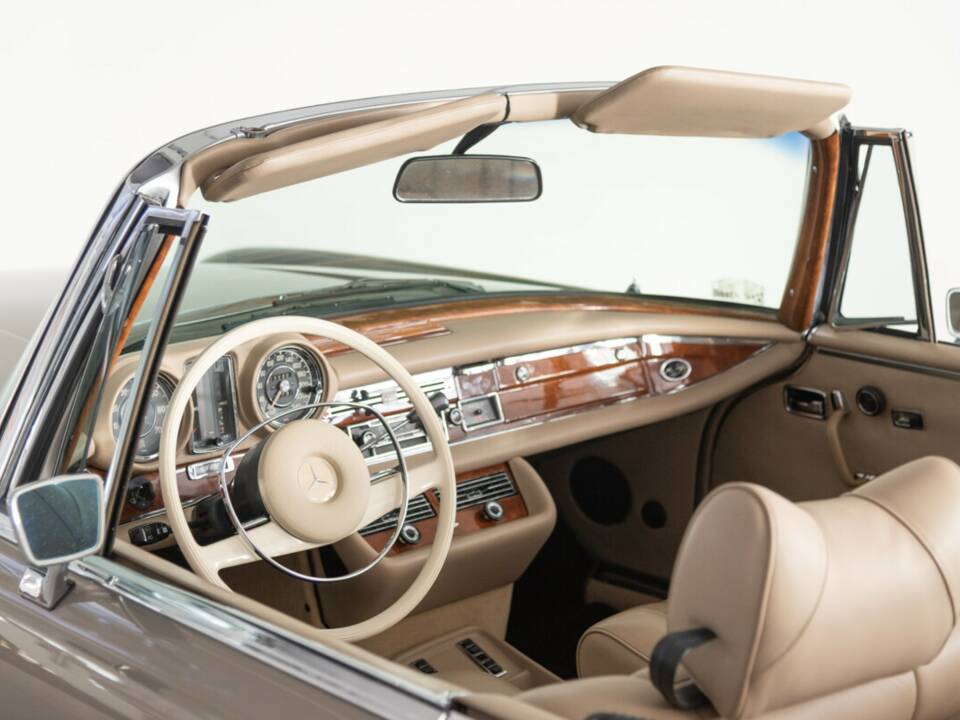 Bild 26/42 von Mercedes-Benz 280 SE 3,5 (1971)