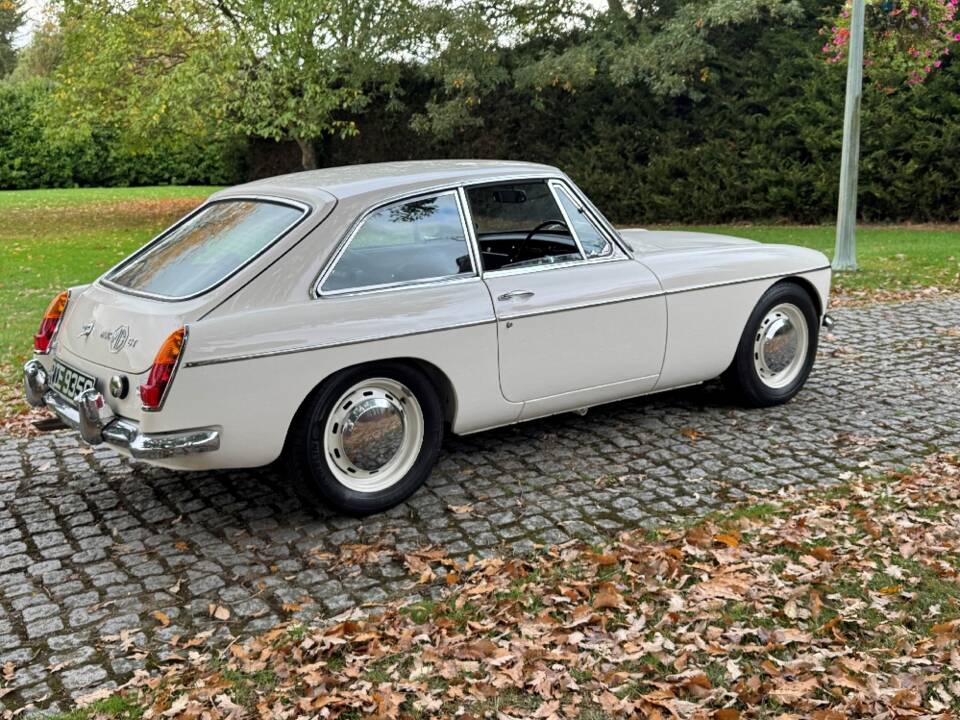 Bild 14/30 von MG MGC GT (1969)