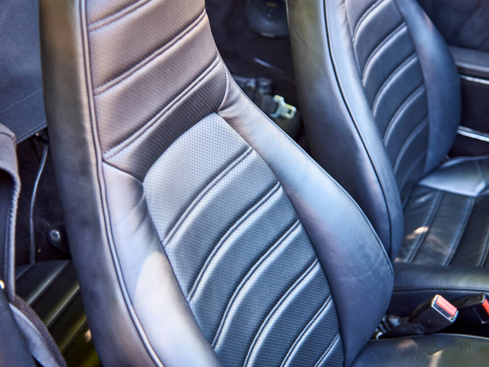 Image 31/44 of Porsche 911 SC 3.0 (1983)