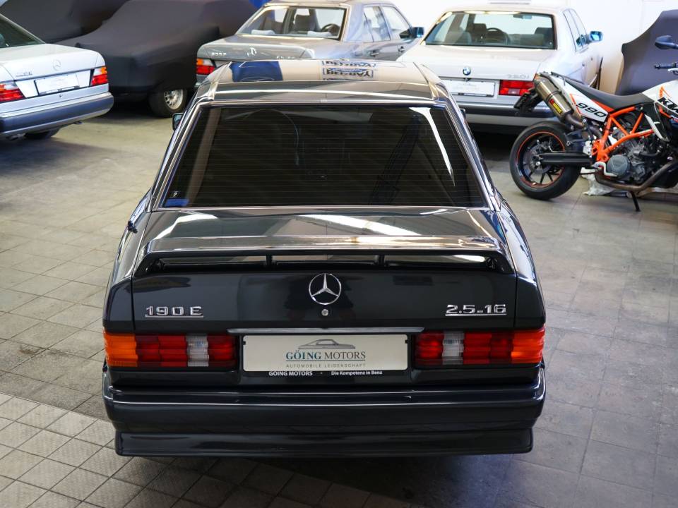 Image 10/38 of Mercedes-Benz 190 E 2.5-16V (1992)