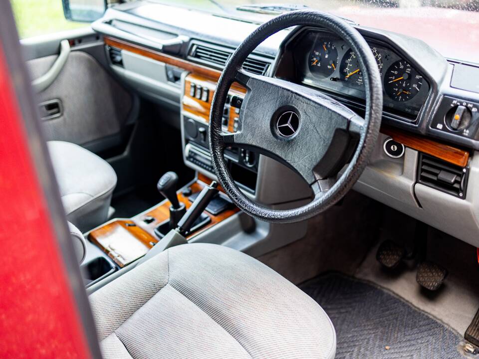 Image 28/32 of Mercedes-Benz 300 GD (kurz) (1992)