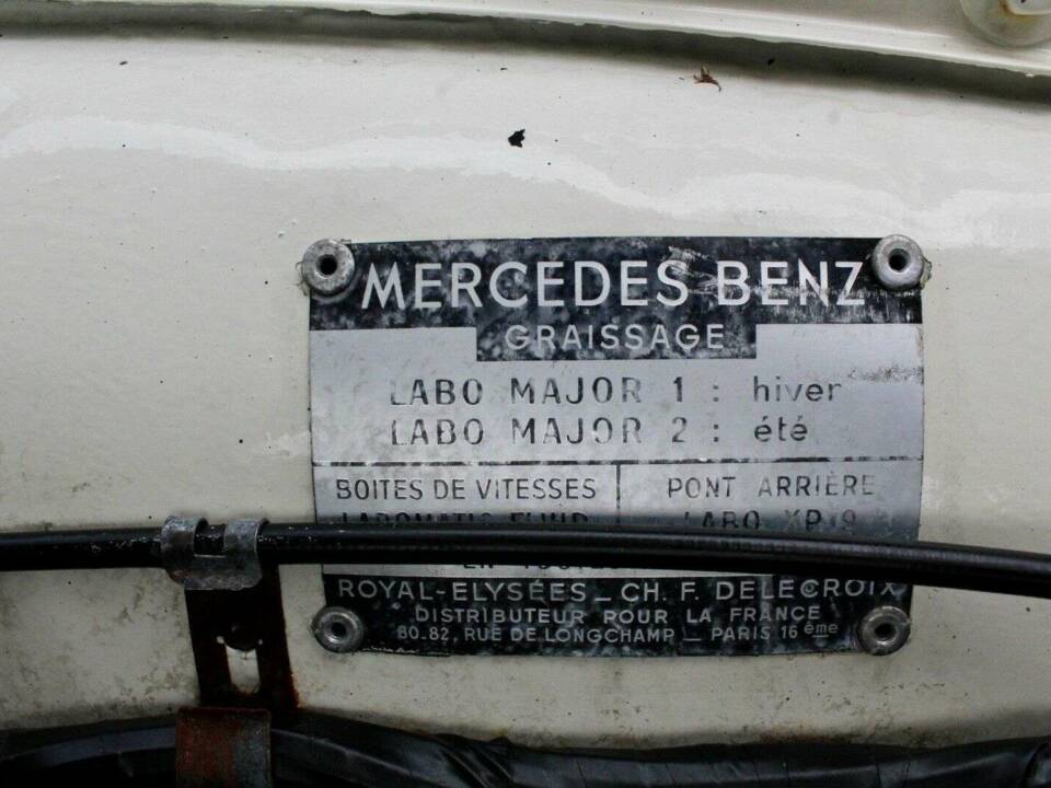 Immagine 18/19 di Mercedes-Benz 220 SE b (1963)
