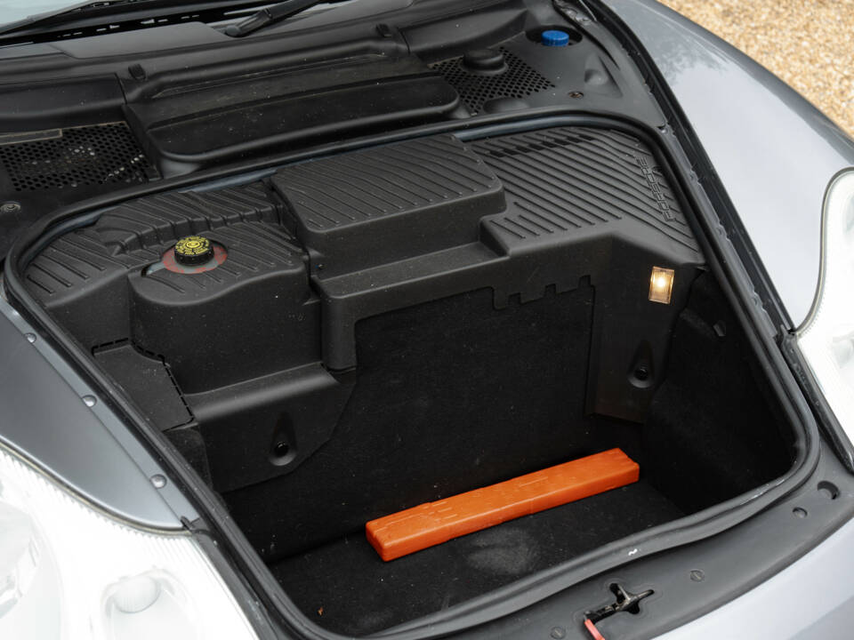 Image 25/50 of Porsche 911 Carrera 4S (2003)