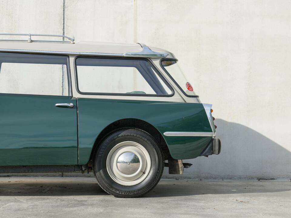 Image 5/43 of Citroën ID 19 Break (1967)