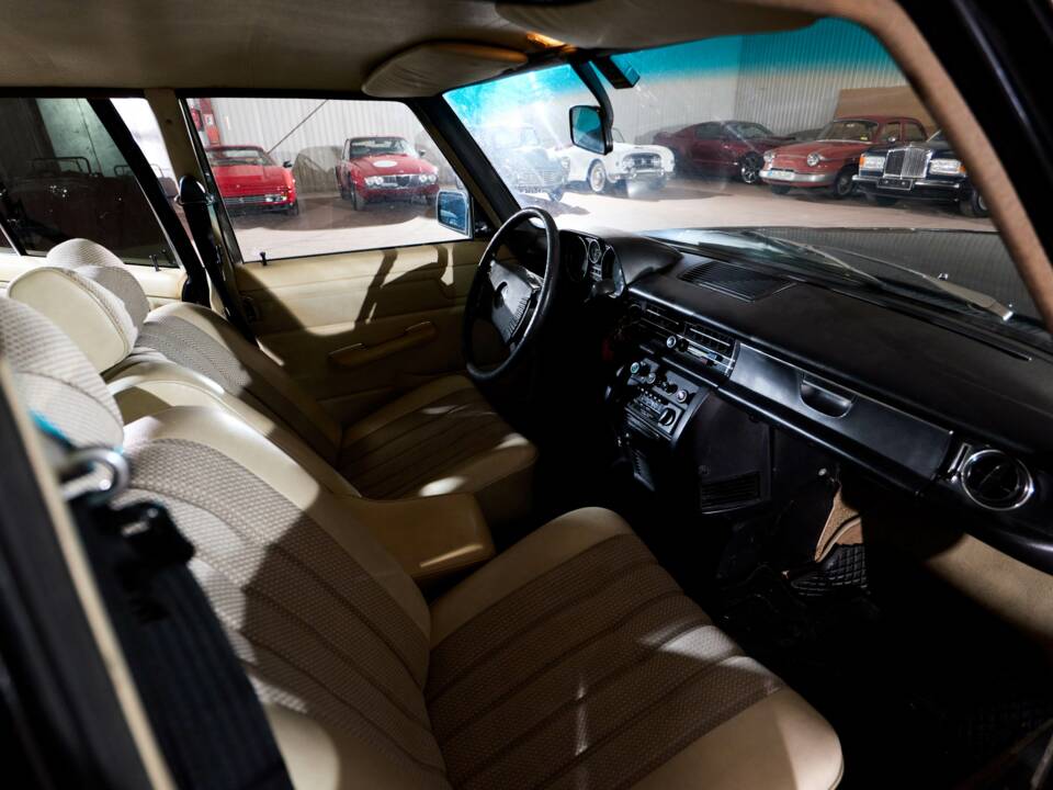 Image 50/64 of Mercedes-Benz 230/6 LWB (1976)