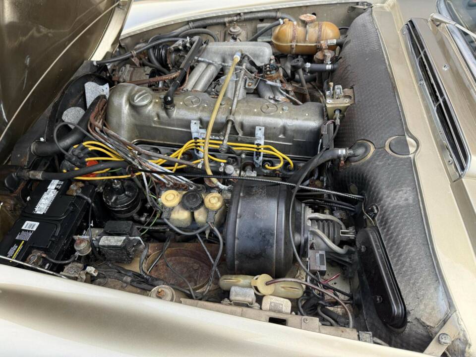 Image 36/49 of Mercedes-Benz 280 SL (1971)