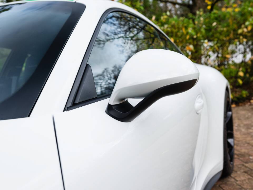 Image 17/42 of Porsche 911 R (2016)