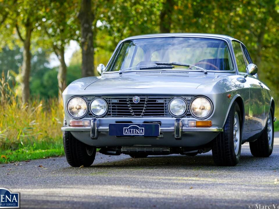 Bild 28/62 von Alfa Romeo 2000 GT Veloce (1974)