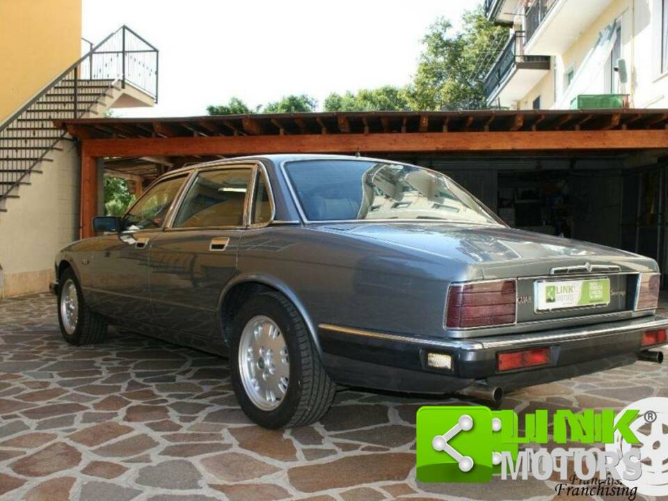 Image 3/10 de Jaguar Sovereign 2.9 (1989)