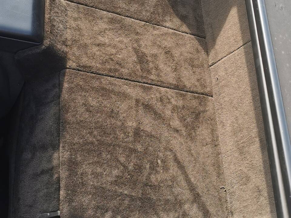 Afbeelding 17/58 van Mercedes-Benz 500 SL (1991)