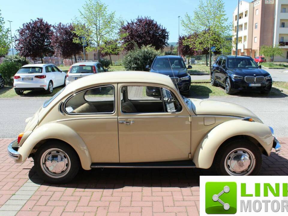 Image 2/10 of Volkswagen Beetle 1200 (1972)