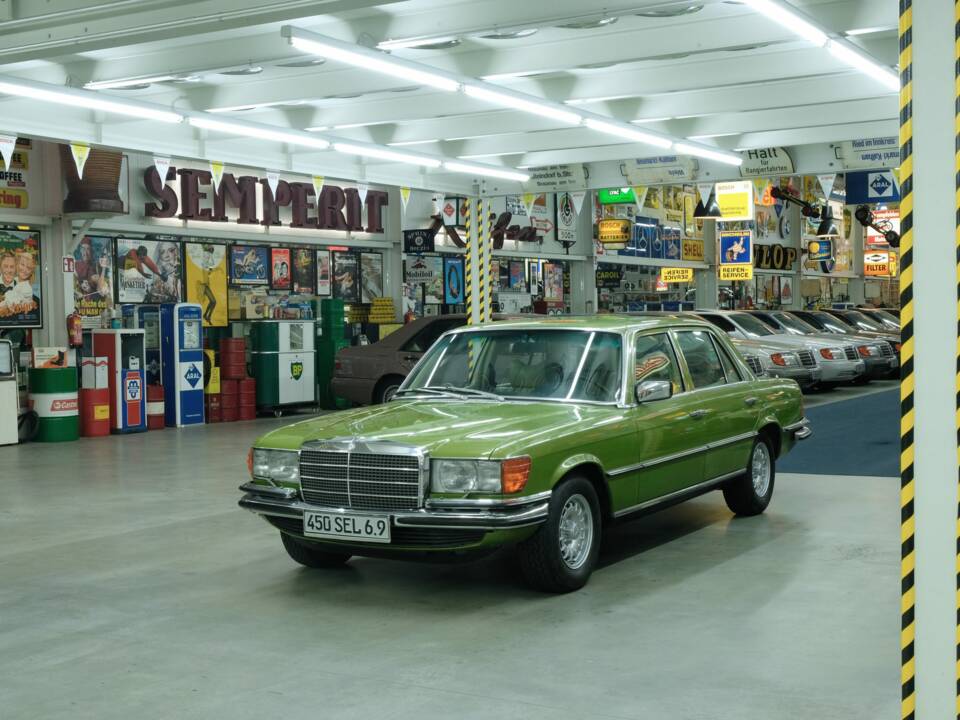 Image 3/50 de Mercedes-Benz 450 SEL 6,9 (1976)