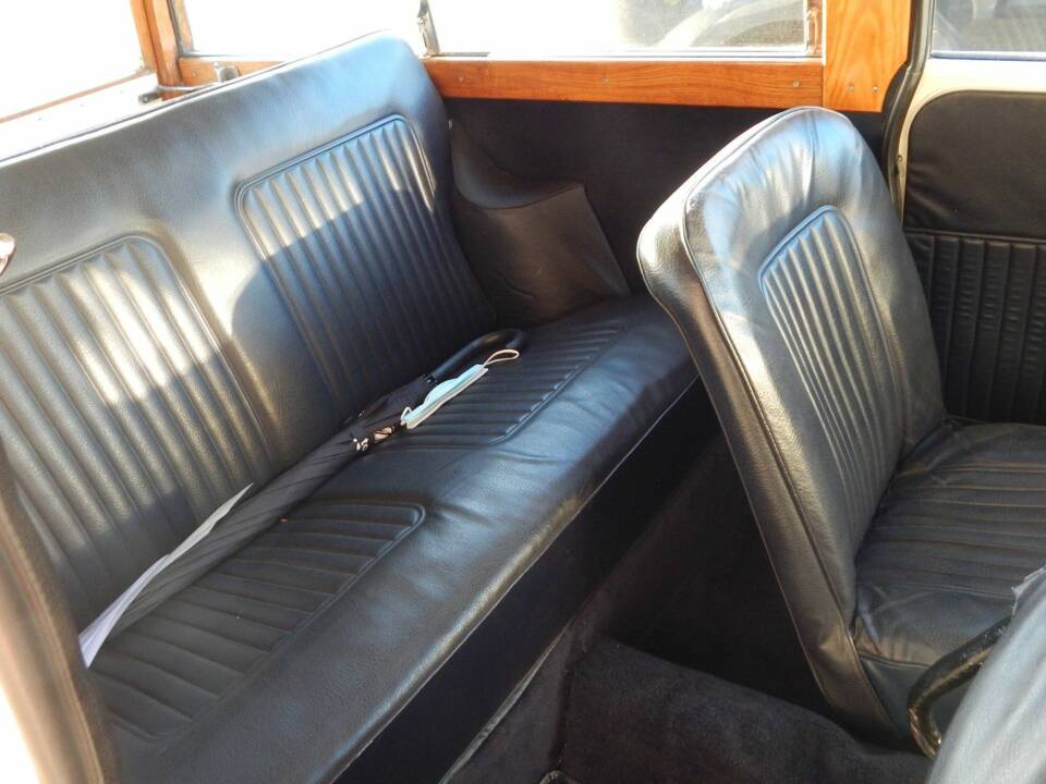 Image 6/15 of Morris Minor 1000 Traveller (1971)