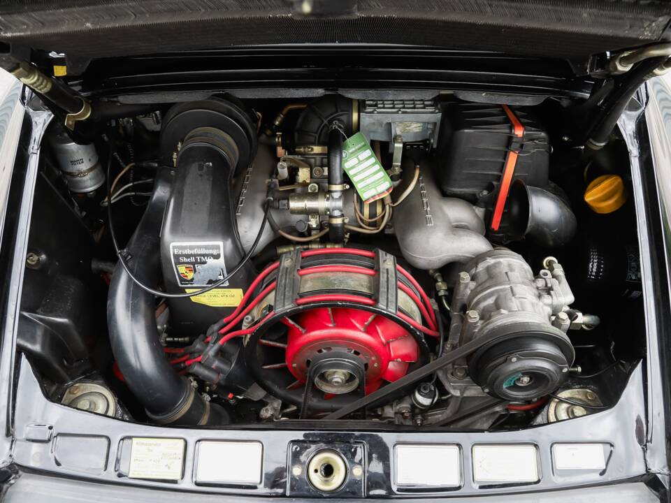 Image 56/108 de Porsche 911 Carrera 3.2 (1989)