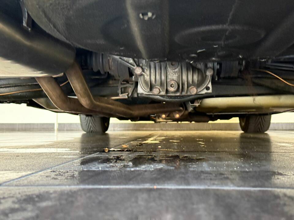 Immagine 15/50 di BMW 325i Touring (1992)