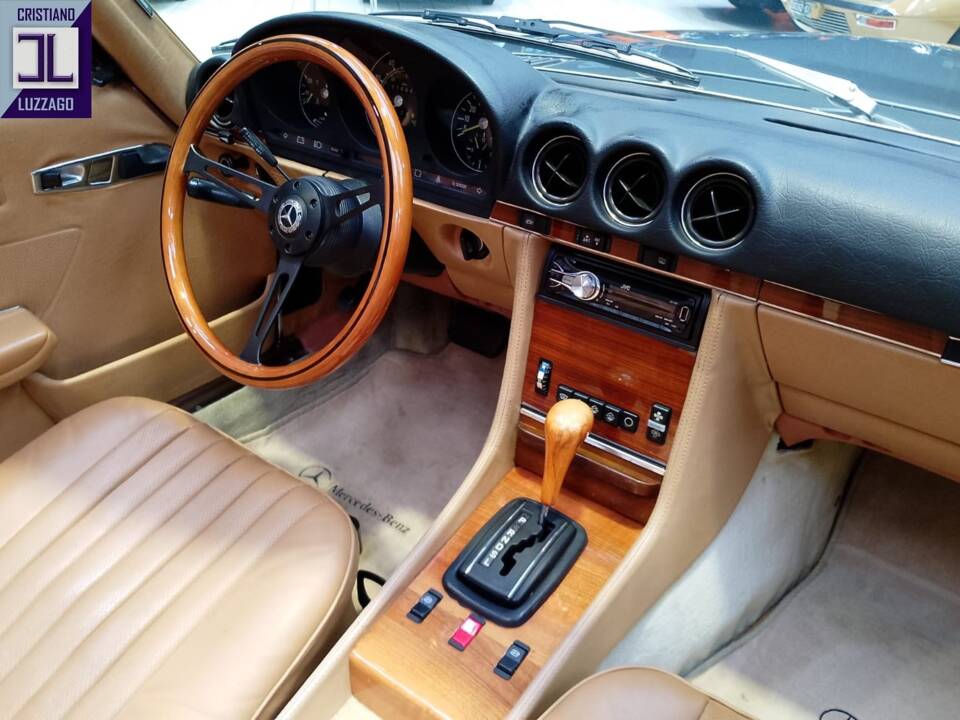 Image 25/60 of Mercedes-Benz 380 SL (1982)