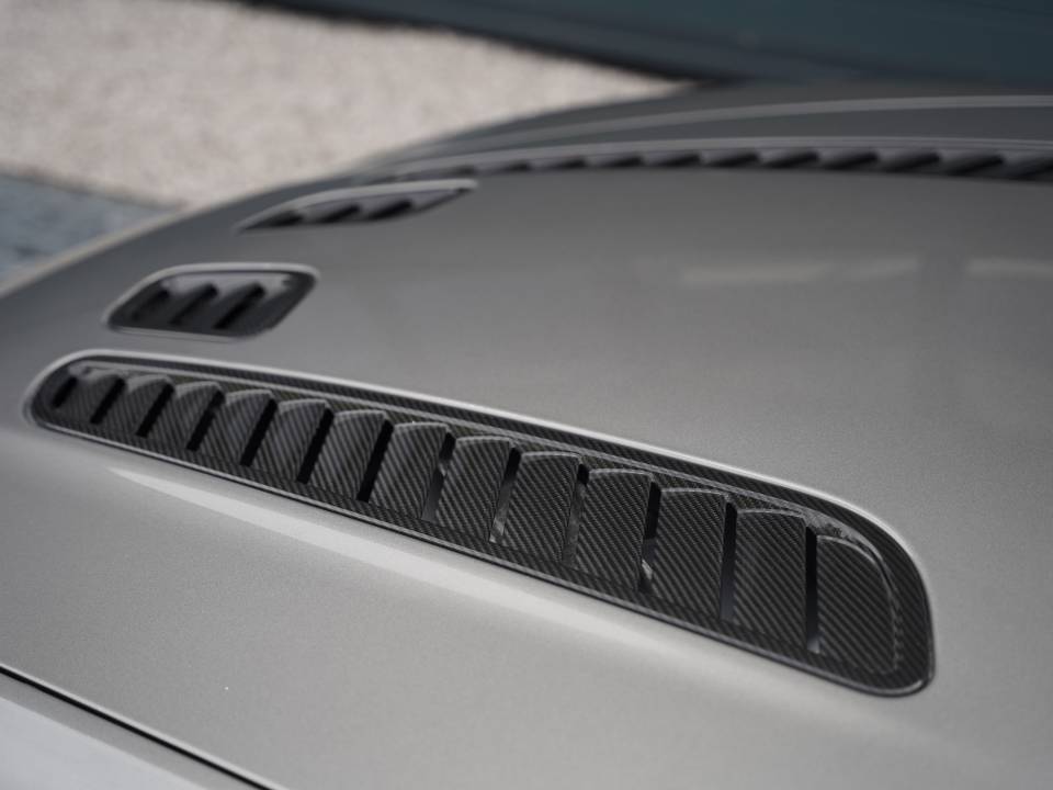 Immagine 24/50 di Aston Martin V12 Vantage S (2014)