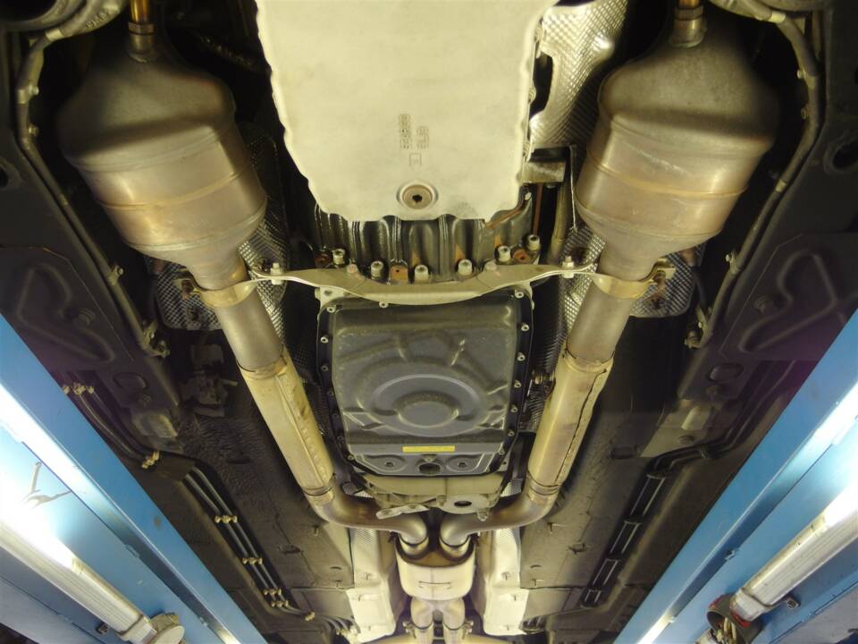 Image 89/99 of Maserati GranTurismo 4.2 (2008)