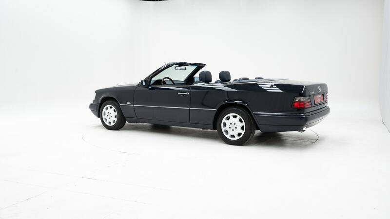 Image 4/15 of Mercedes-Benz E 200 (1995)