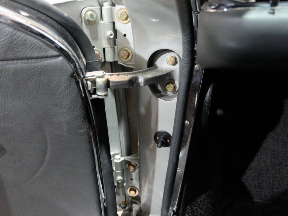Image 22/35 of Mercedes-Benz 230 SL (1964)