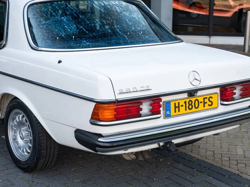 Image 58/62 of Mercedes-Benz 280 CE (1982)