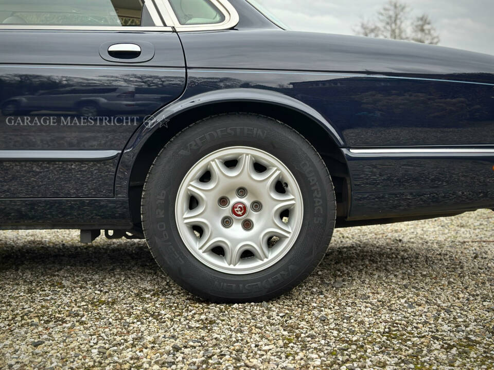 Image 15/96 de Daimler Super V8 (1997)