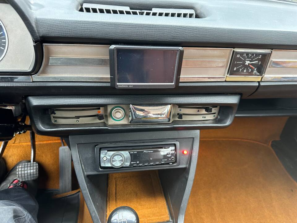 Image 35/80 of Peugeot 504 TI (1976)