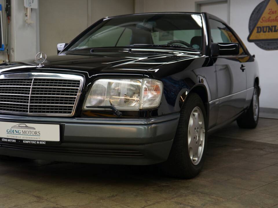 Bild 6/35 von Mercedes-Benz E 320 (1993)