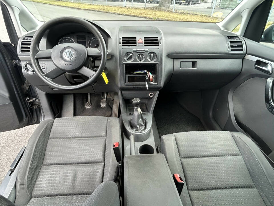 Image 16/25 of Volkswagen Touran 1.4 TSI (2004)