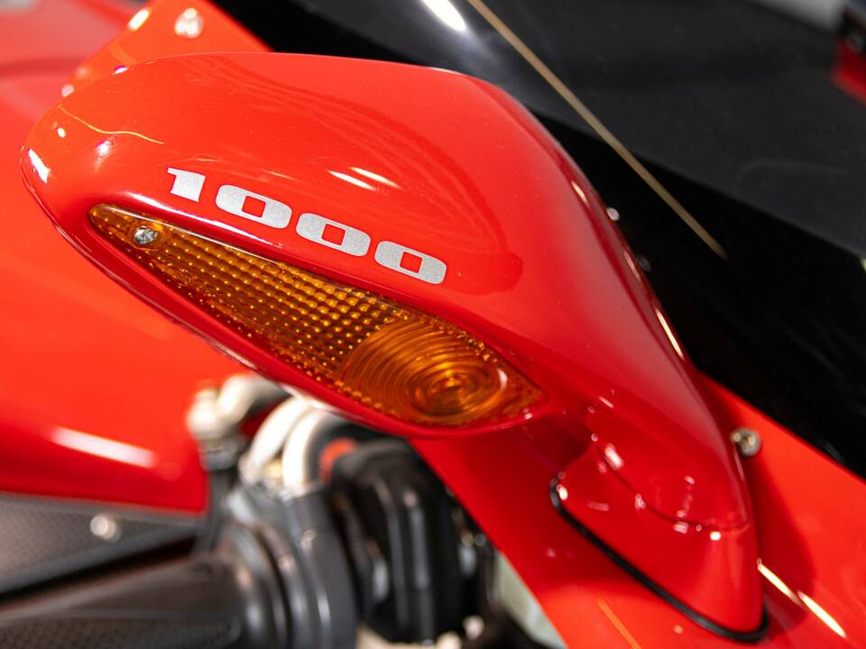 Image 50/50 de MV Agusta DUMMY (2004)