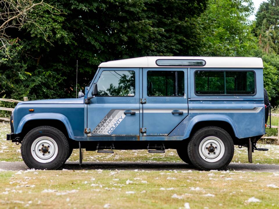 Image 2/50 of Land Rover 110 (1988)