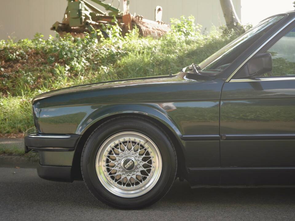 Bild 8/25 von BMW 320i (1990)