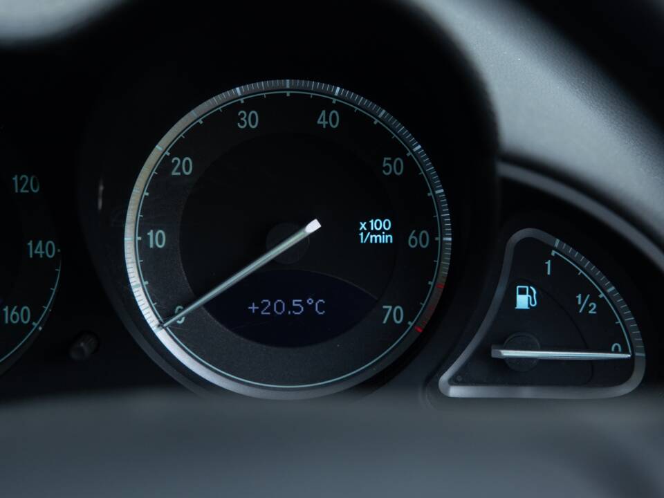 Image 37/41 of Mercedes-Benz SL 350 (2007)