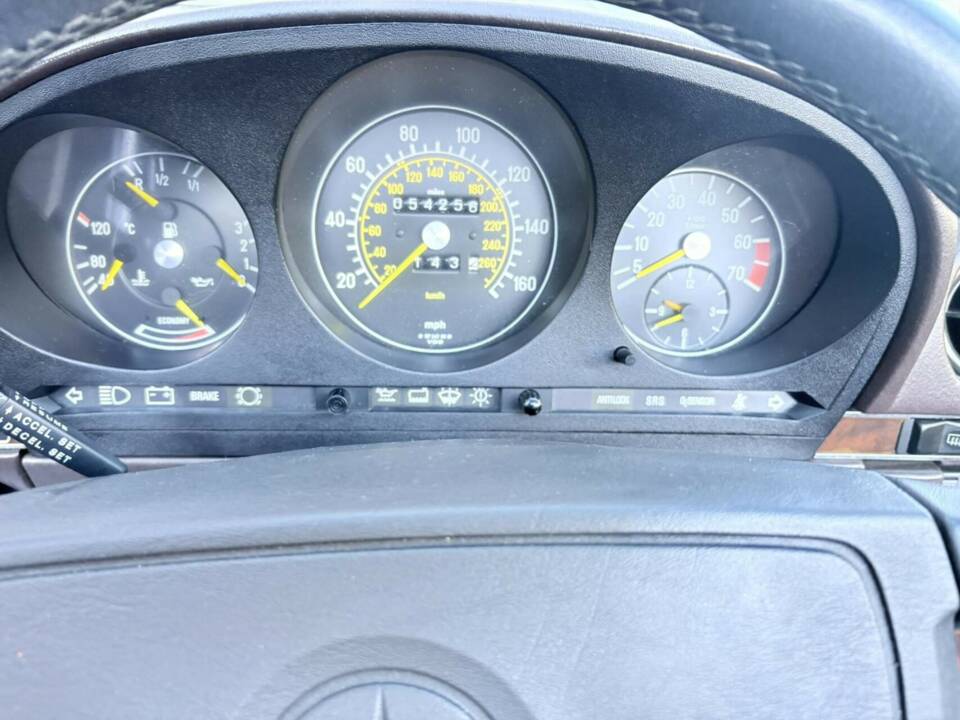 Image 27/50 of Mercedes-Benz 560 SL (1987)
