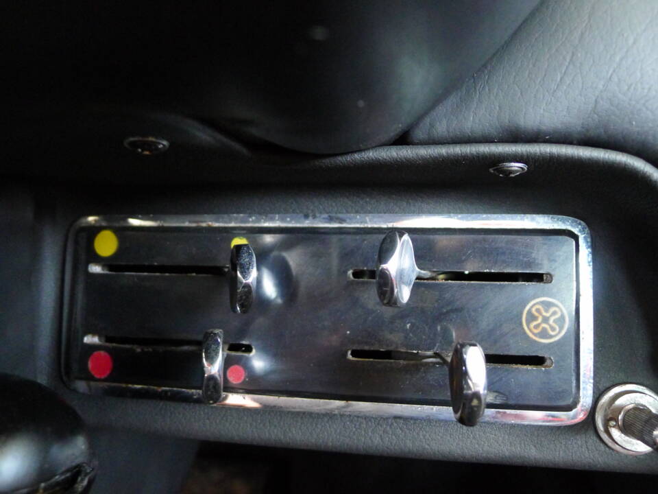 Image 8/38 of Maserati Indy 4700 (1970)