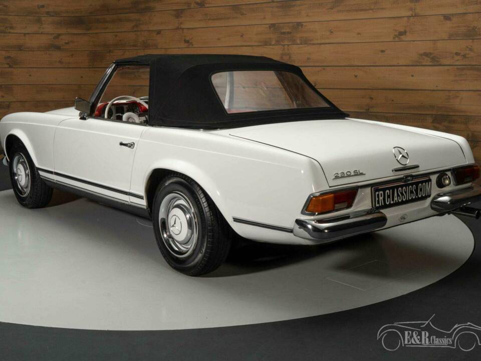 Image 16/19 de Mercedes-Benz 230 SL (1965)