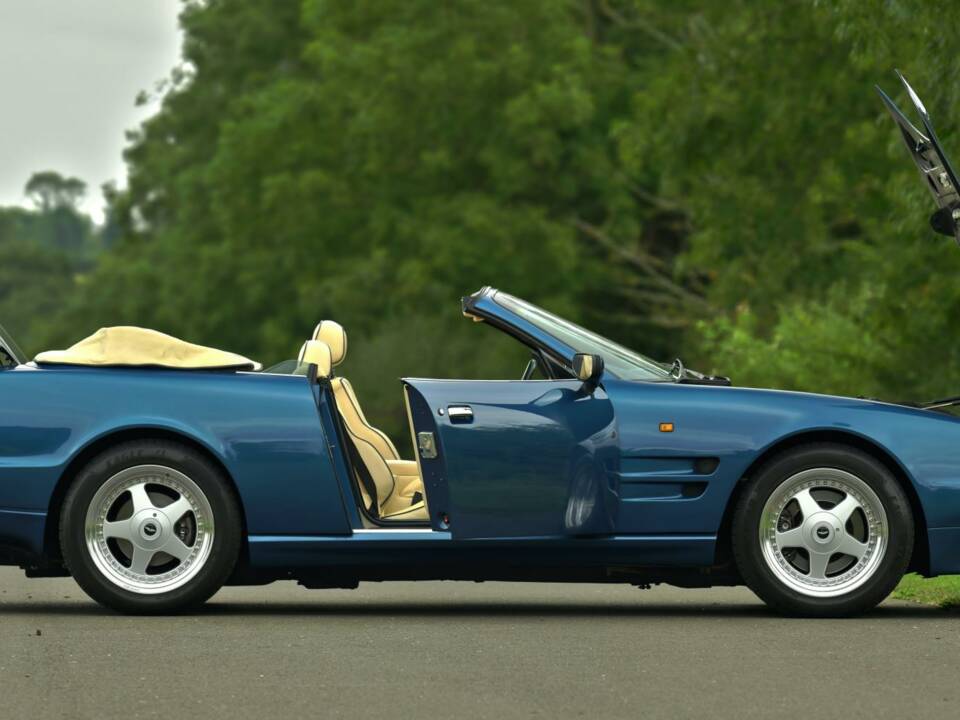 Image 13/50 de Aston Martin Virage Volante (1995)