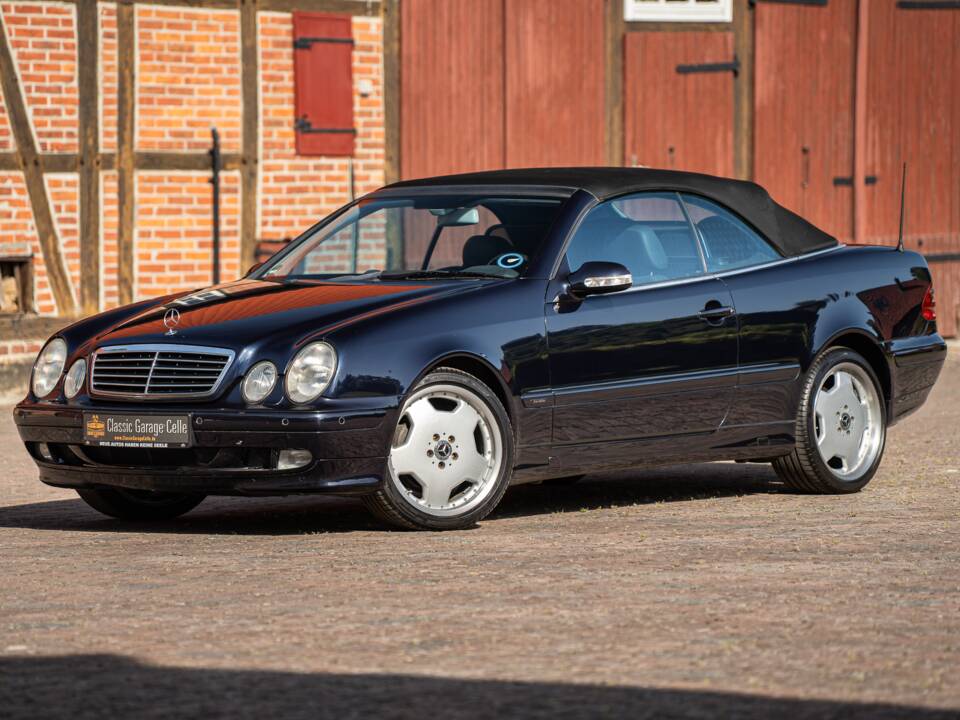 Bild 1/61 von Mercedes-Benz CLK 320 (2002)