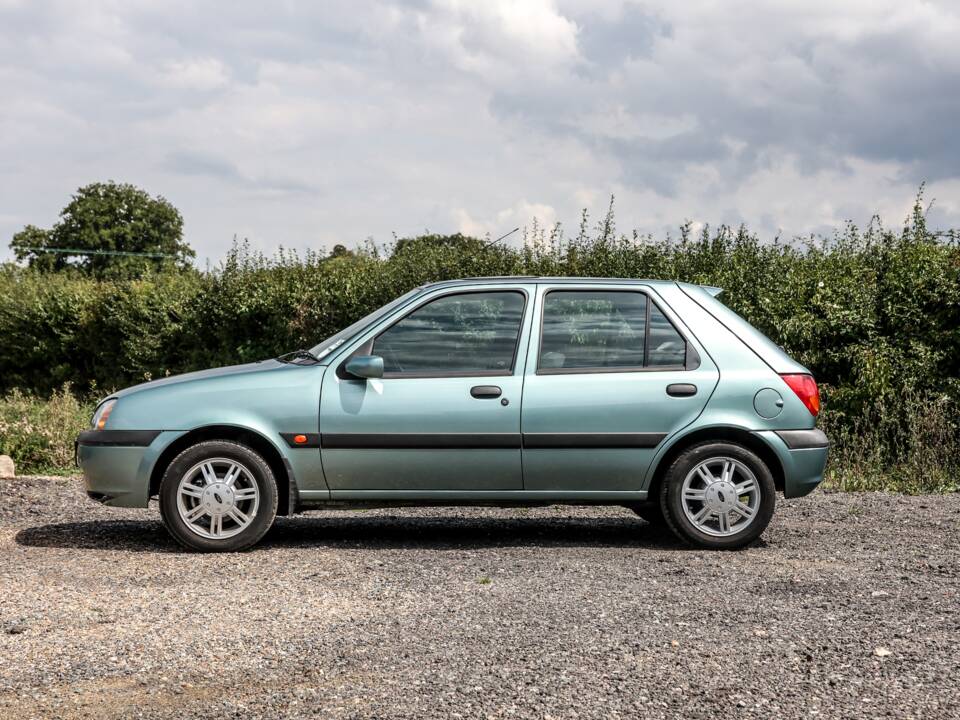 Image 9/27 of Ford Fiesta 1.25i (2000)