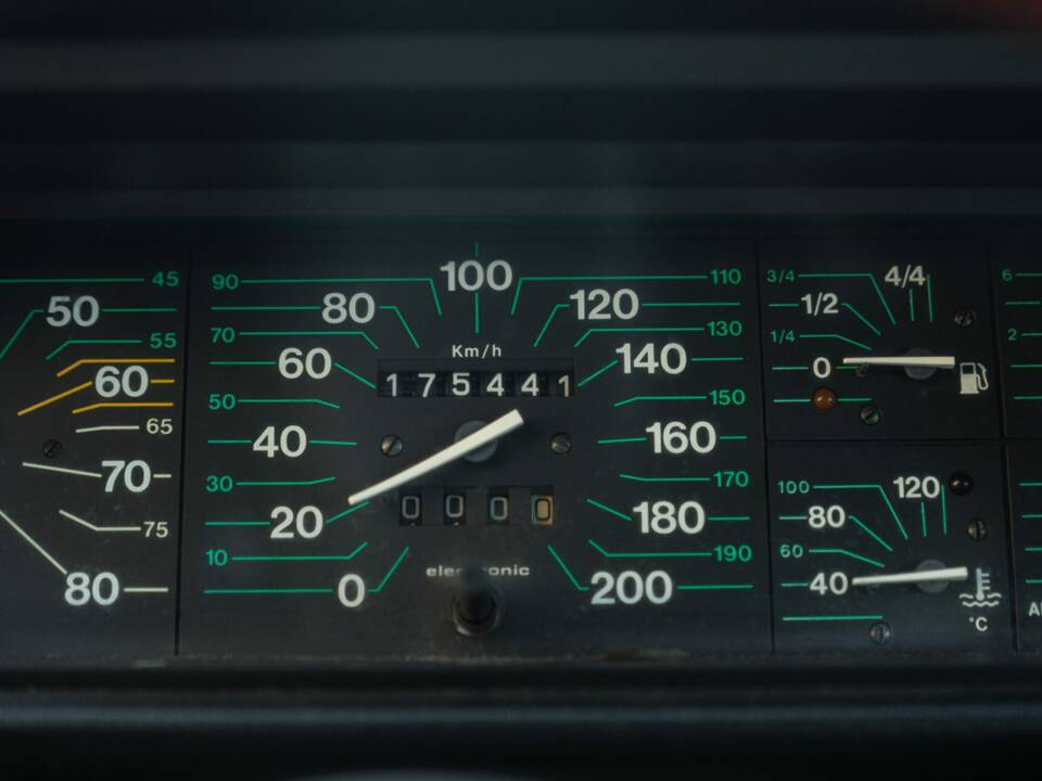 Image 28/39 de Alfa Romeo Alfetta 2.0 (1983)