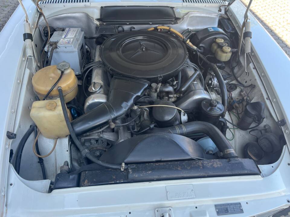 Image 23/26 of Mercedes-Benz 350 SL (1974)
