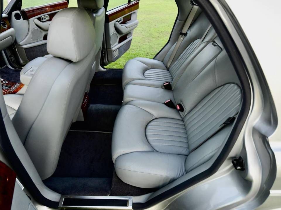 Afbeelding 29/50 van Bentley Arnage Red Label (2002)